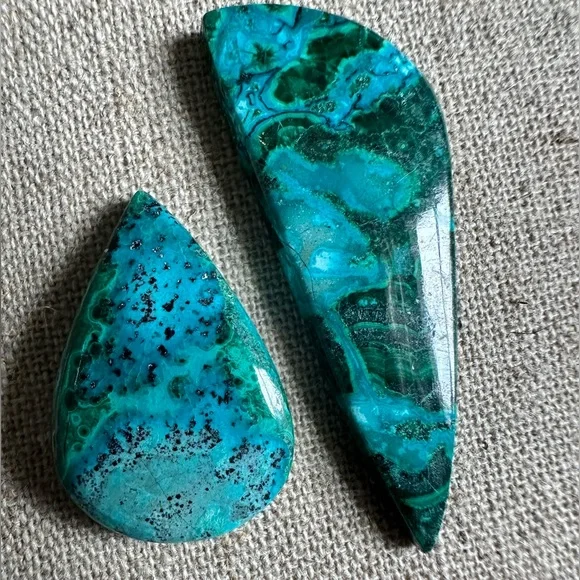 Chrysocolla / Malachite Cabochon - Picture 2 of 3